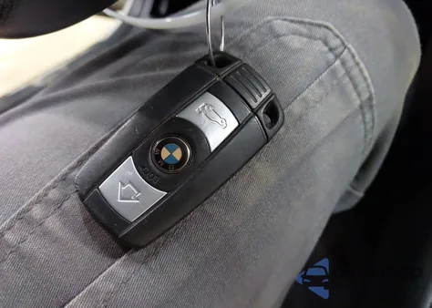 2013 BMW X1 xDrive28I из США, поврежденный, VIN WBAVL1C57DVR89138